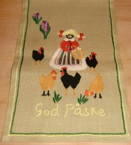 M692M God påske = Happy Easter linen runner