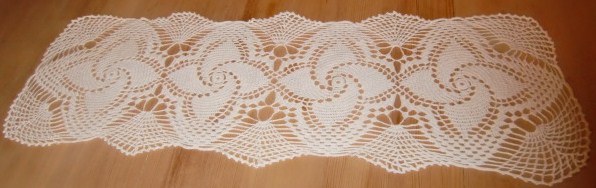 M700M Crocheted Runner