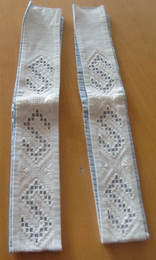 M749M Two Hardanger tray Holder