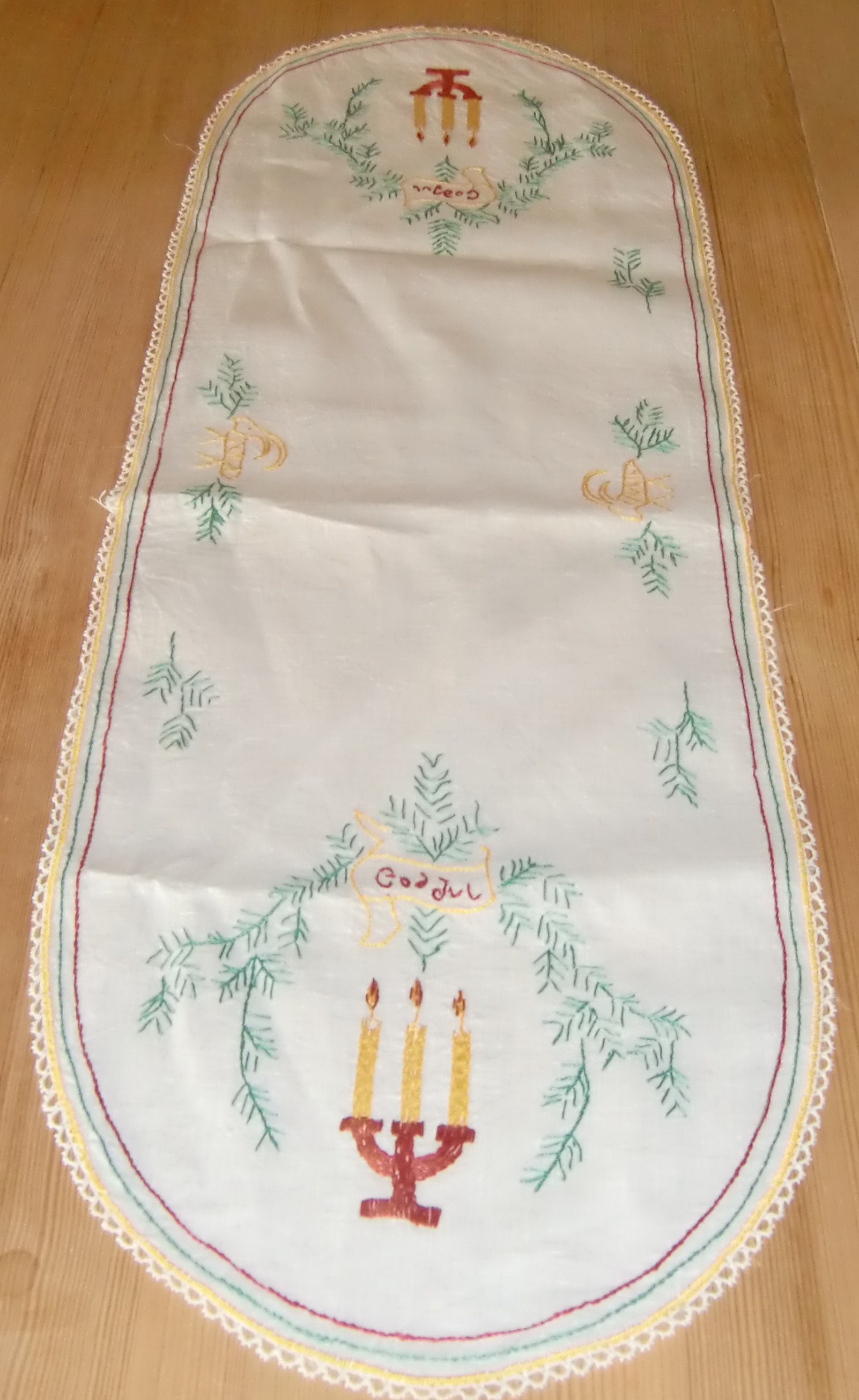 M713M Christmas runner