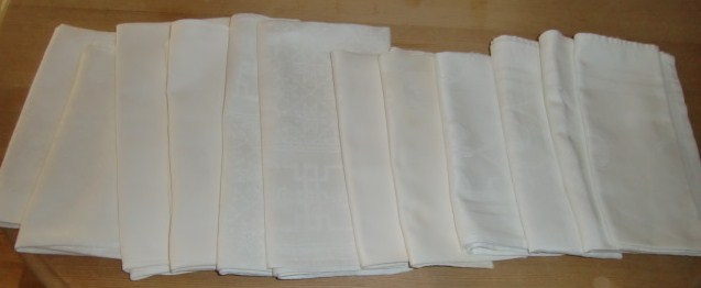 M663M 12 damask napkins